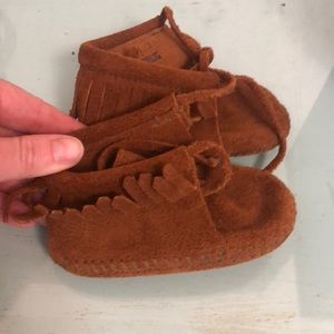 Minnetonka baby moccasins size 2